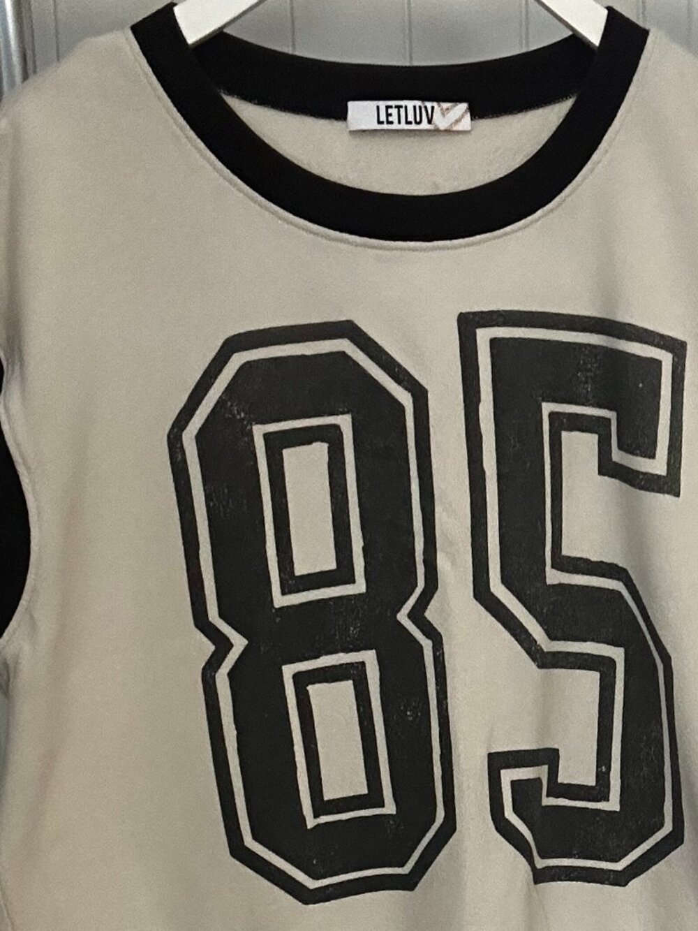 Letluv "85" Cropped Graphic Sweatshirt | size large